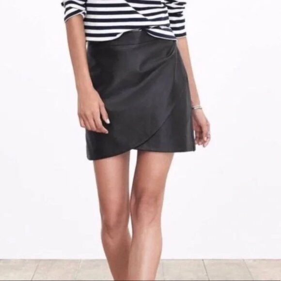 Banana Republic Genuine Lamb Leather mini tulip skirt, size 10 - Picture 1 of 5
